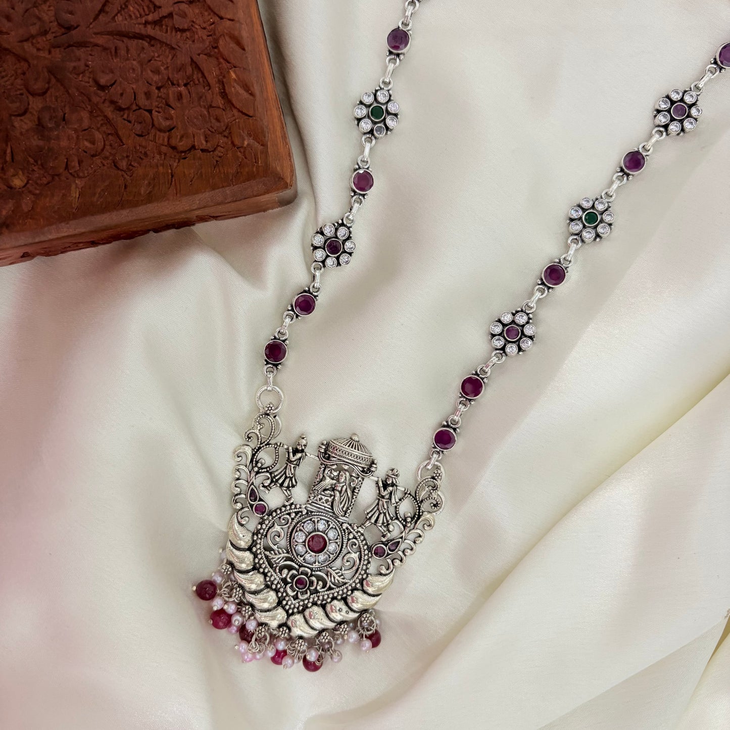 Manohari Doli Mesh Silver Necklace