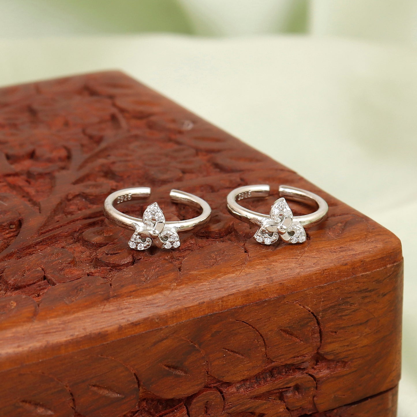 Three Petal Silver Toering