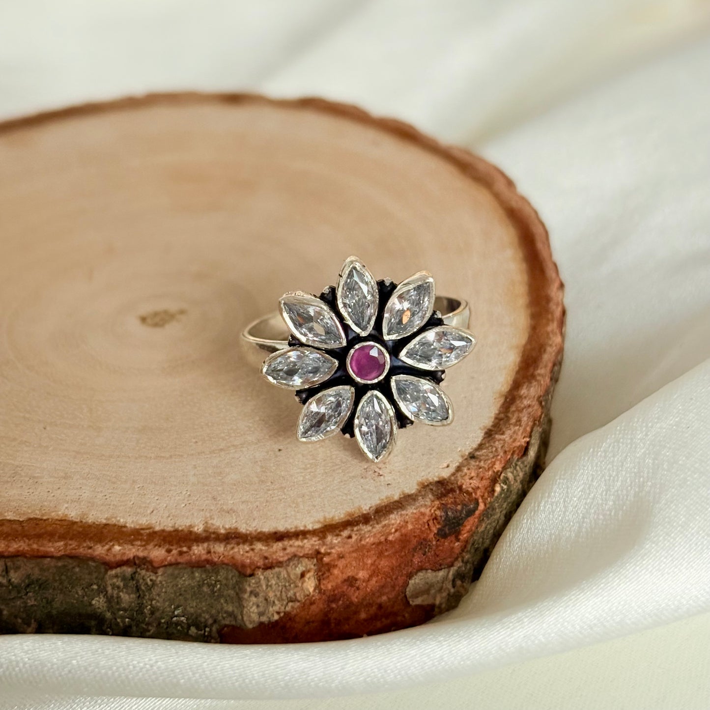 Elegant 925 Silver Floral Daisy Ring