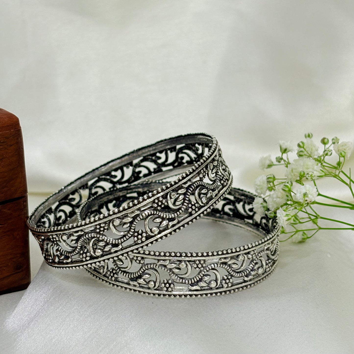 Paisley Heritage Plain Oxidized Silver Bangle