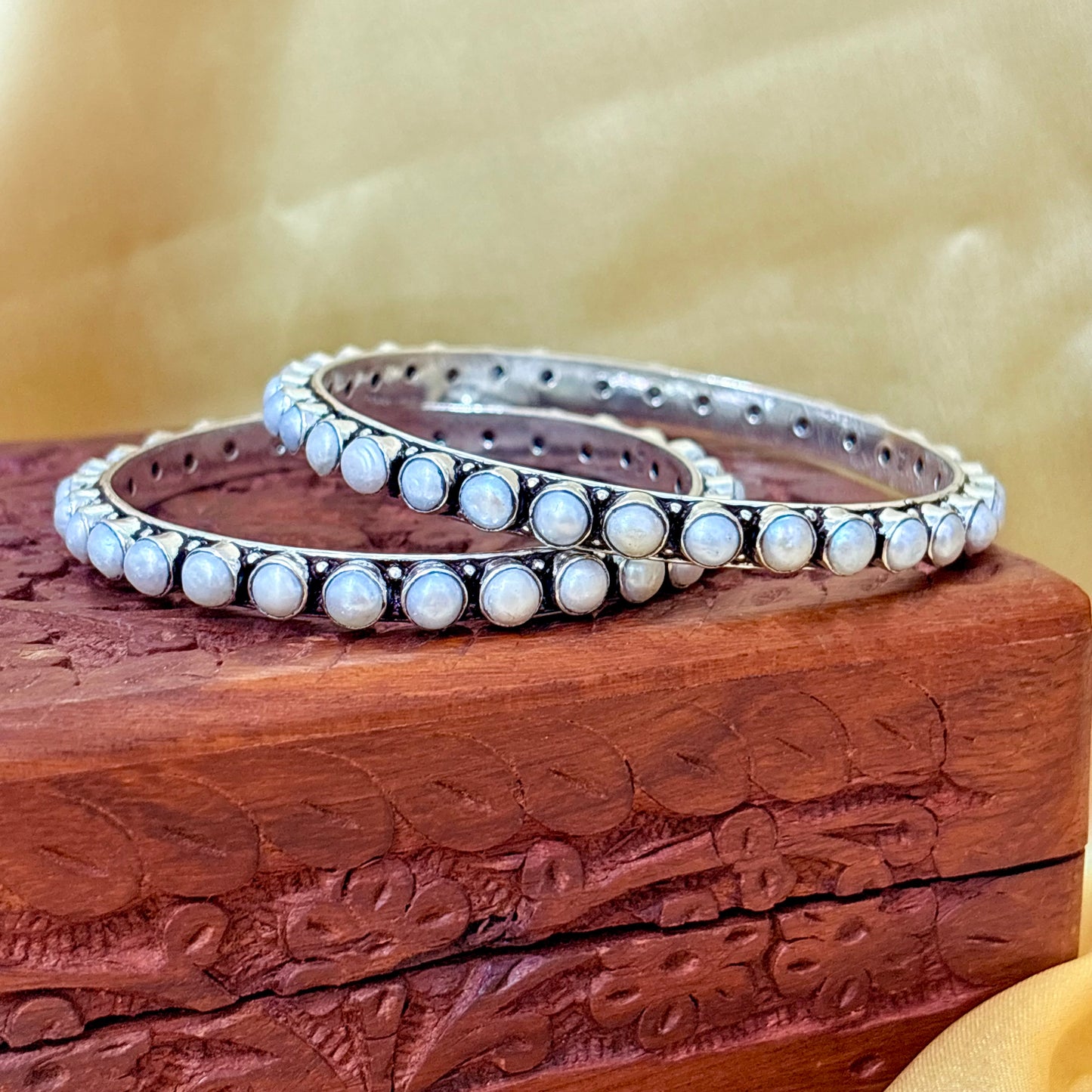 Pearl Round Silver Bangle