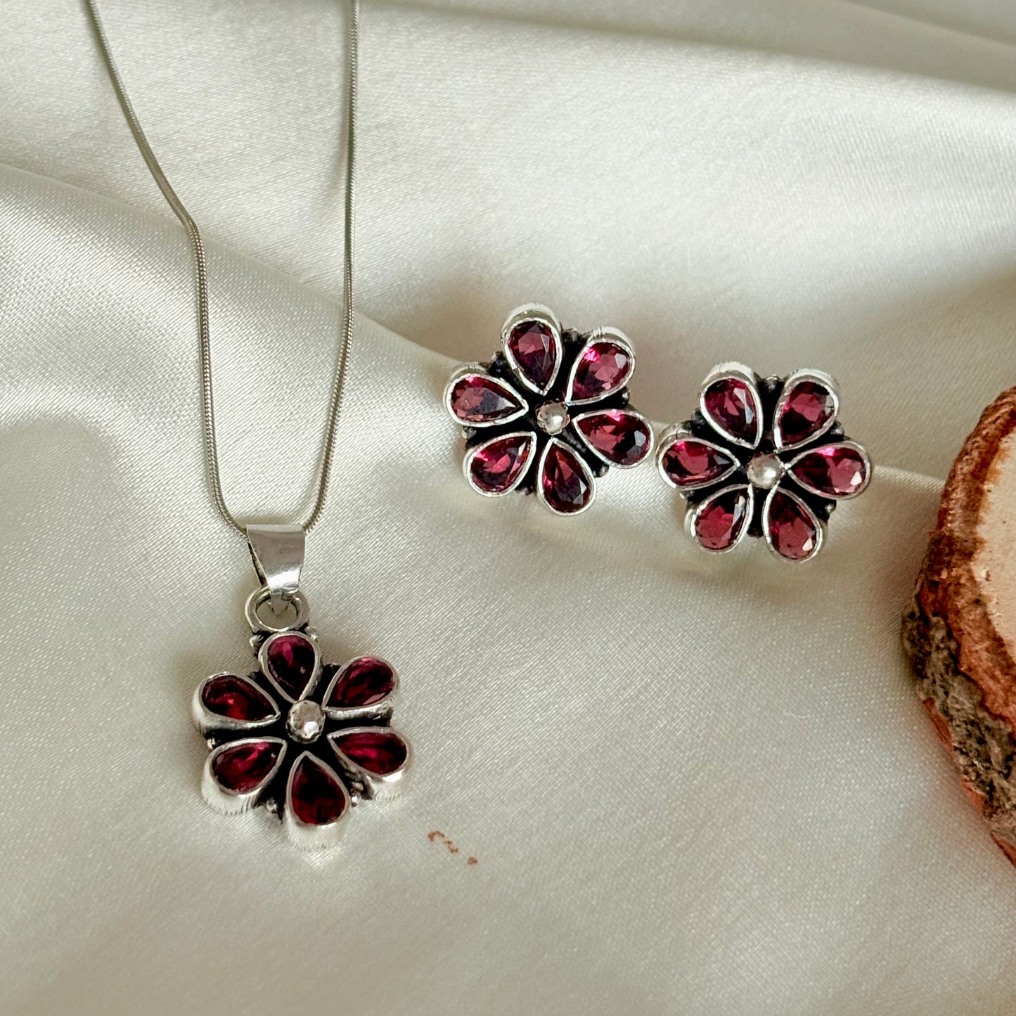 Silver Bloosom Shine Necklace Set