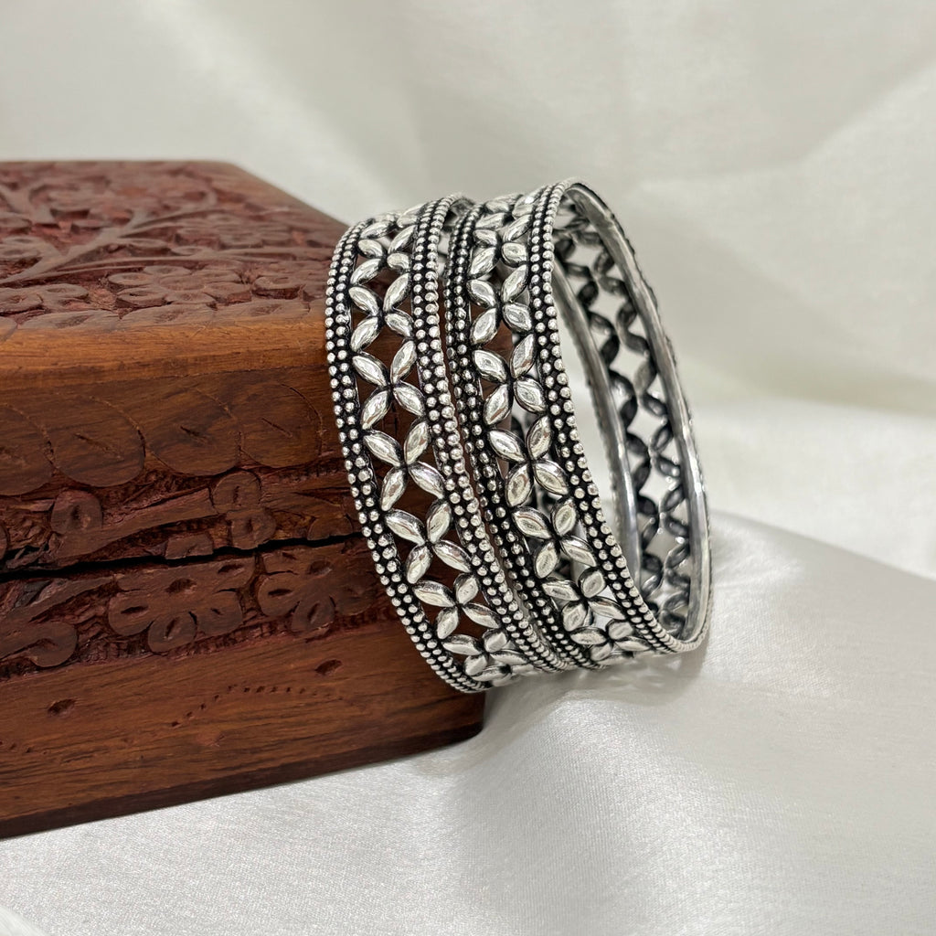 Saaj Leaf Cross Silver Bangle