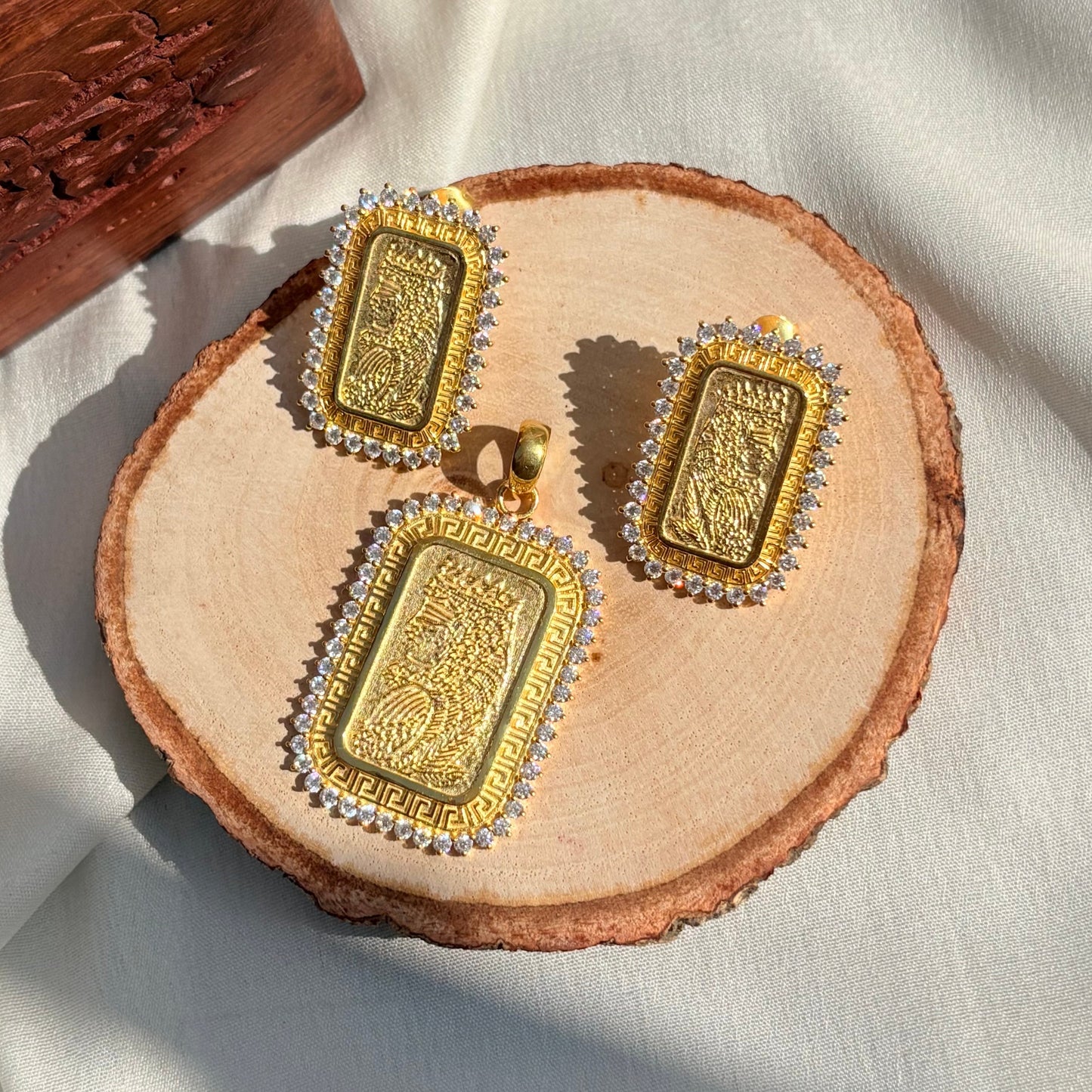 Royal Silver Gold-Plated Moissanite Pendant Set