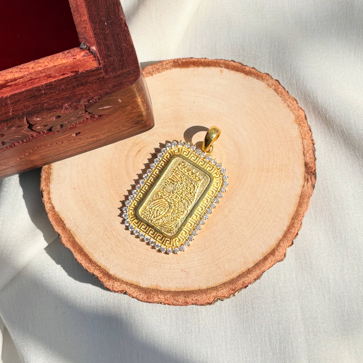 Royal Silver Gold-Plated Moissanite Pendant Set