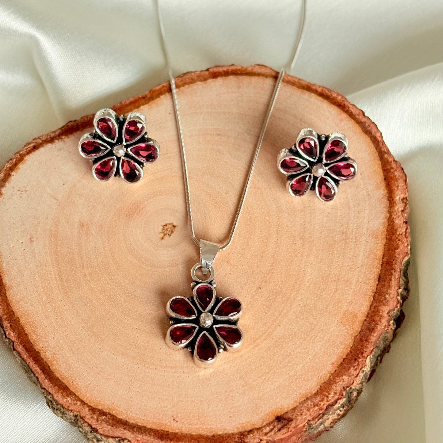 Silver Bloosom Shine Necklace Set