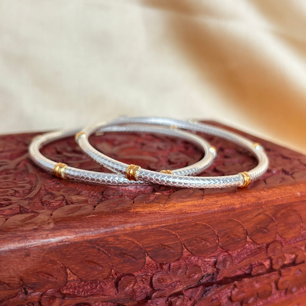 Bandhan Segmented Dual-Tone Silver Bangle