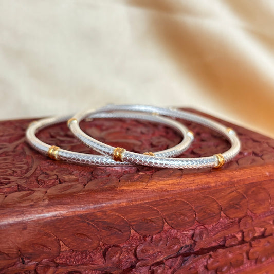 Bandhan Segmented Dual-Tone Silver Bangle