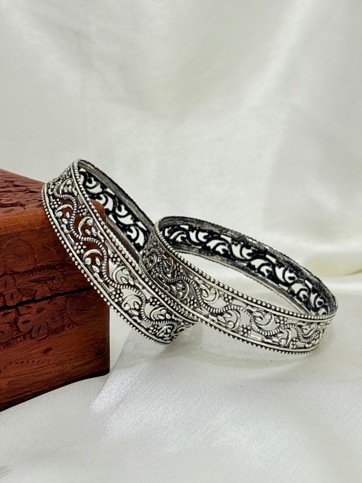 Paisley Heritage Plain Oxidized Silver Bangle