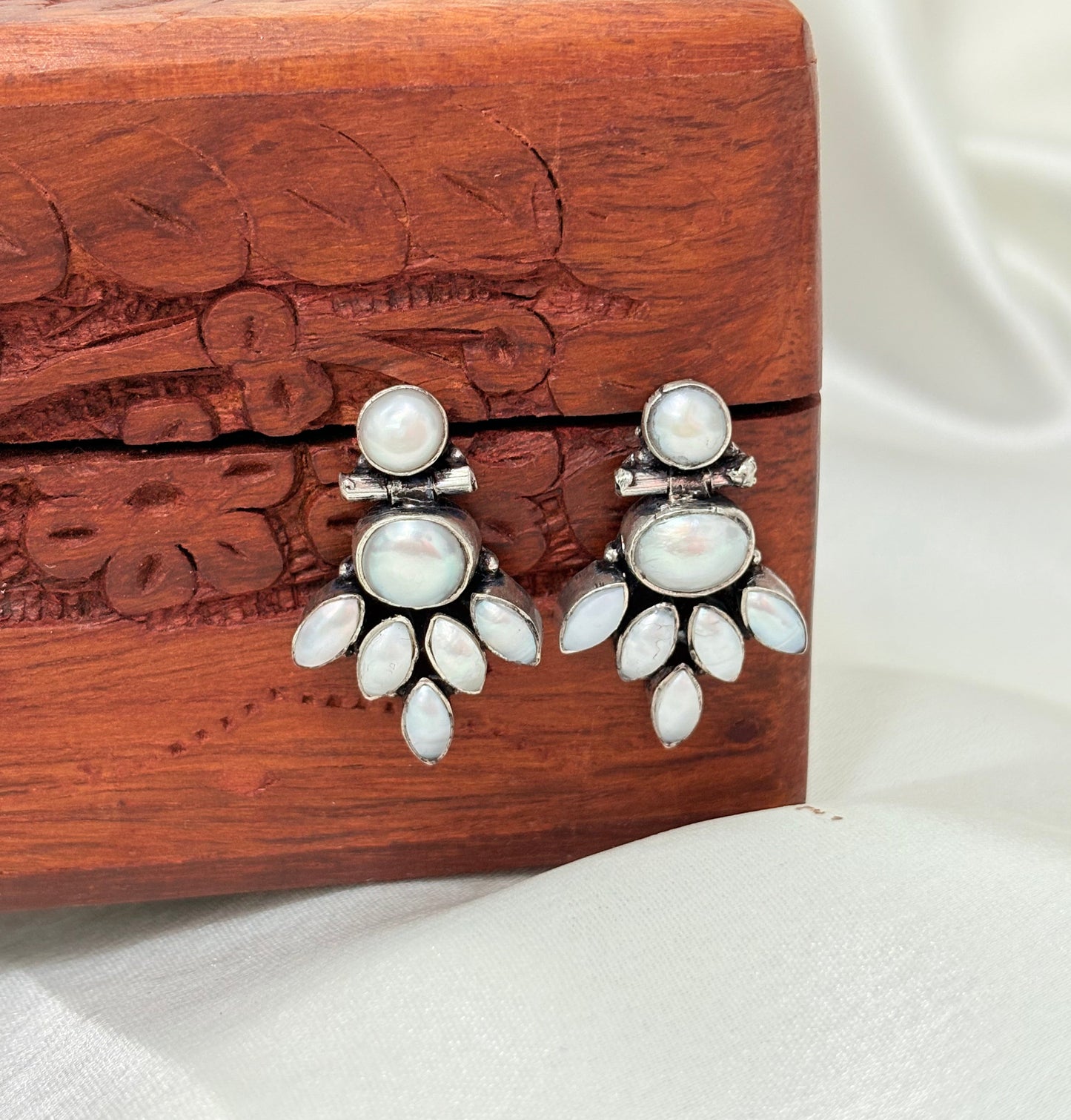 Handcrafted Silver Pearl Floral Earring