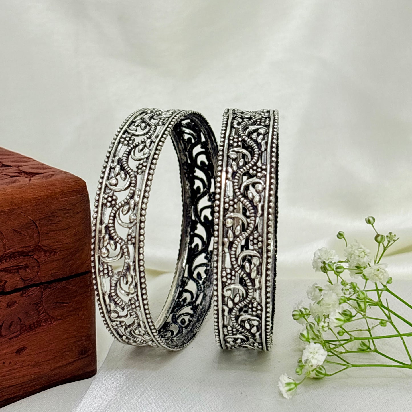 Paisley Heritage Plain Oxidized Silver Bangle