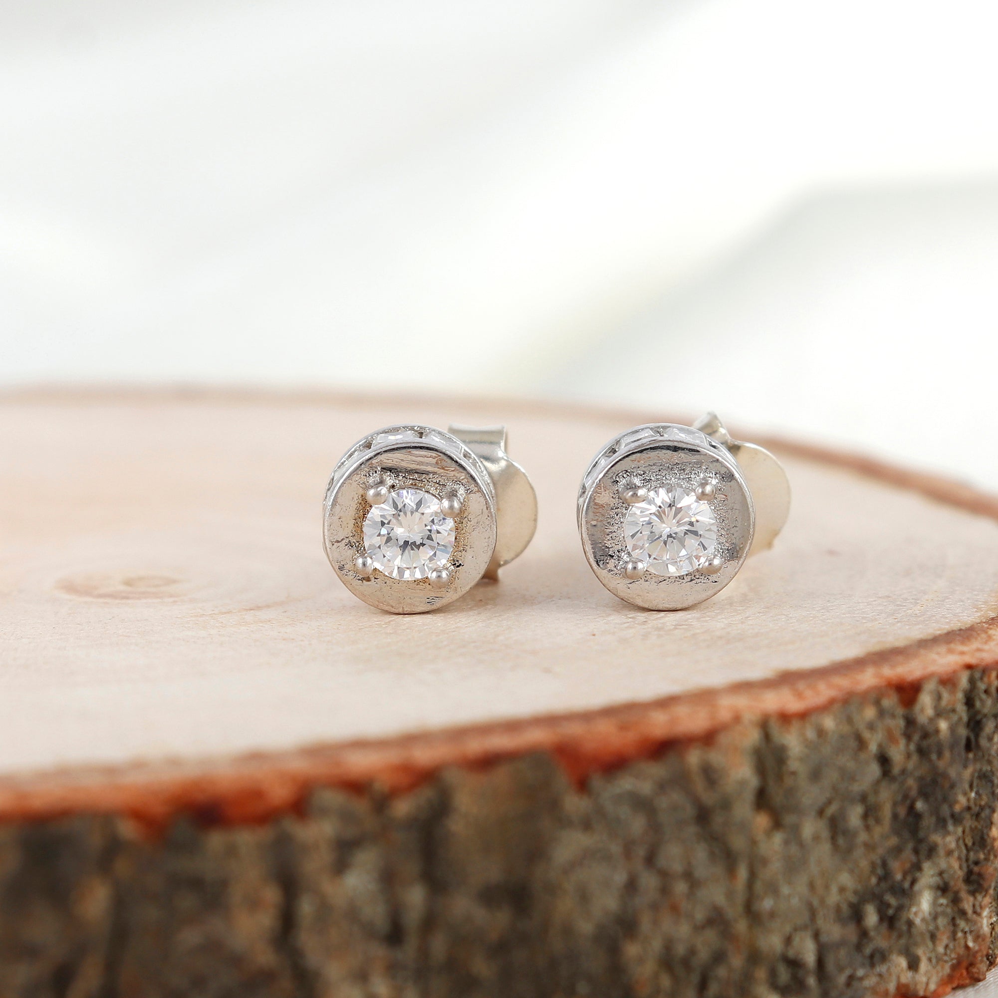 Diamond Kiss Minimal Dainty Earrings