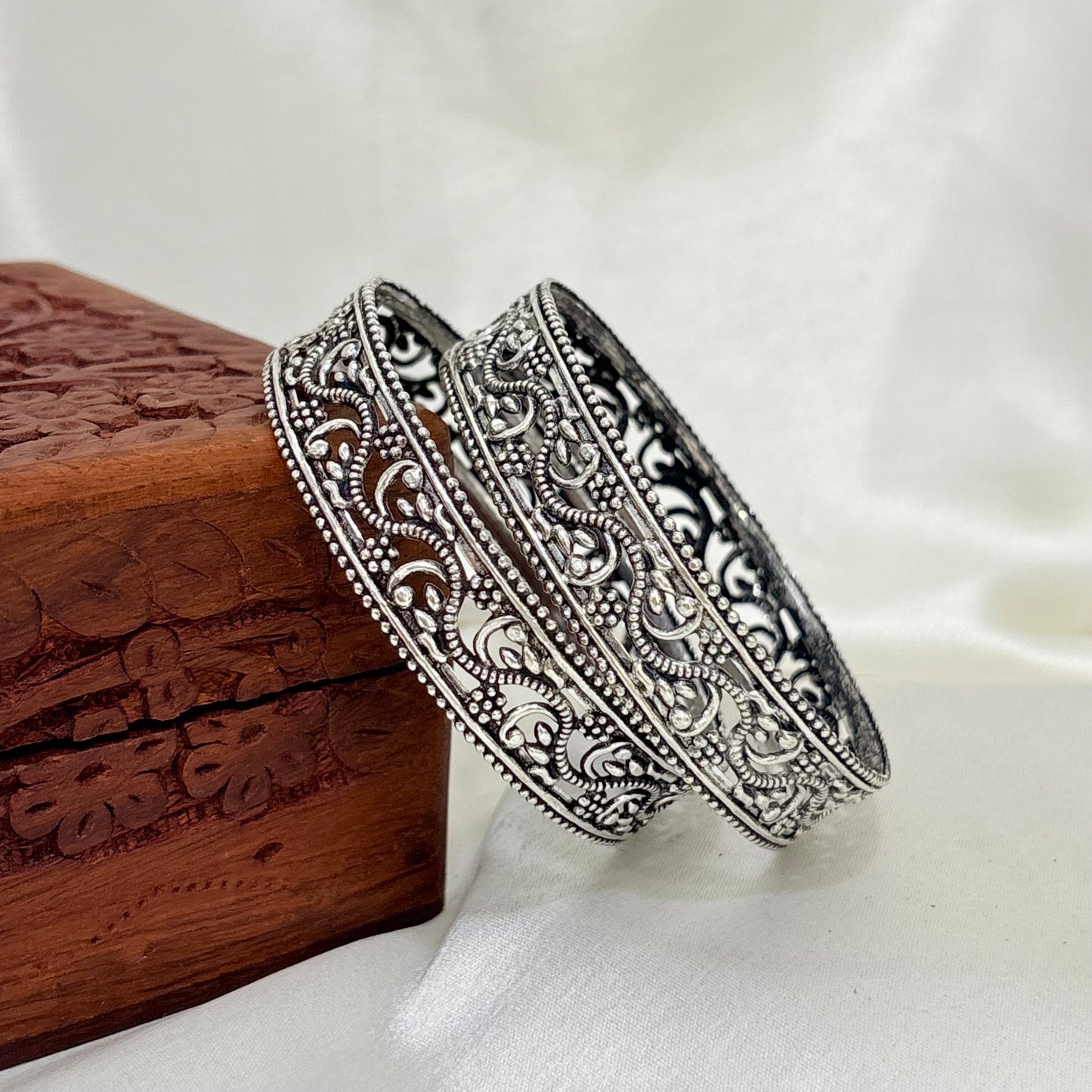 Paisley Heritage Plain Oxidized Silver Bangle