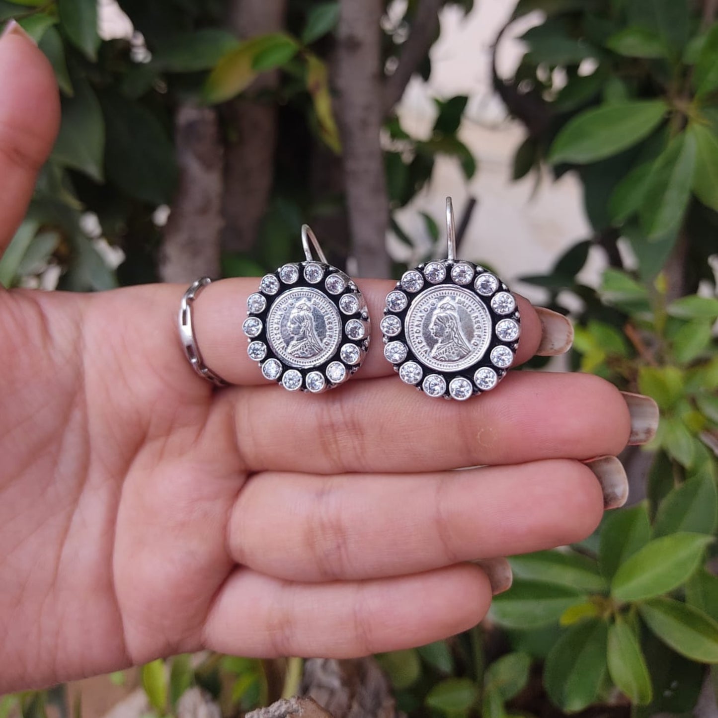 92.5 Silver Coin Queen Loop Earring