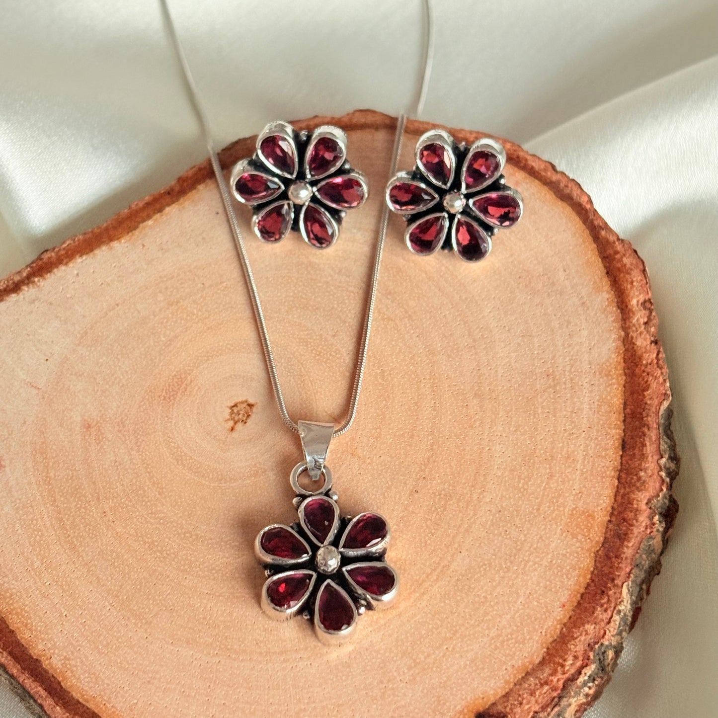 Silver Bloosom Shine Necklace Set