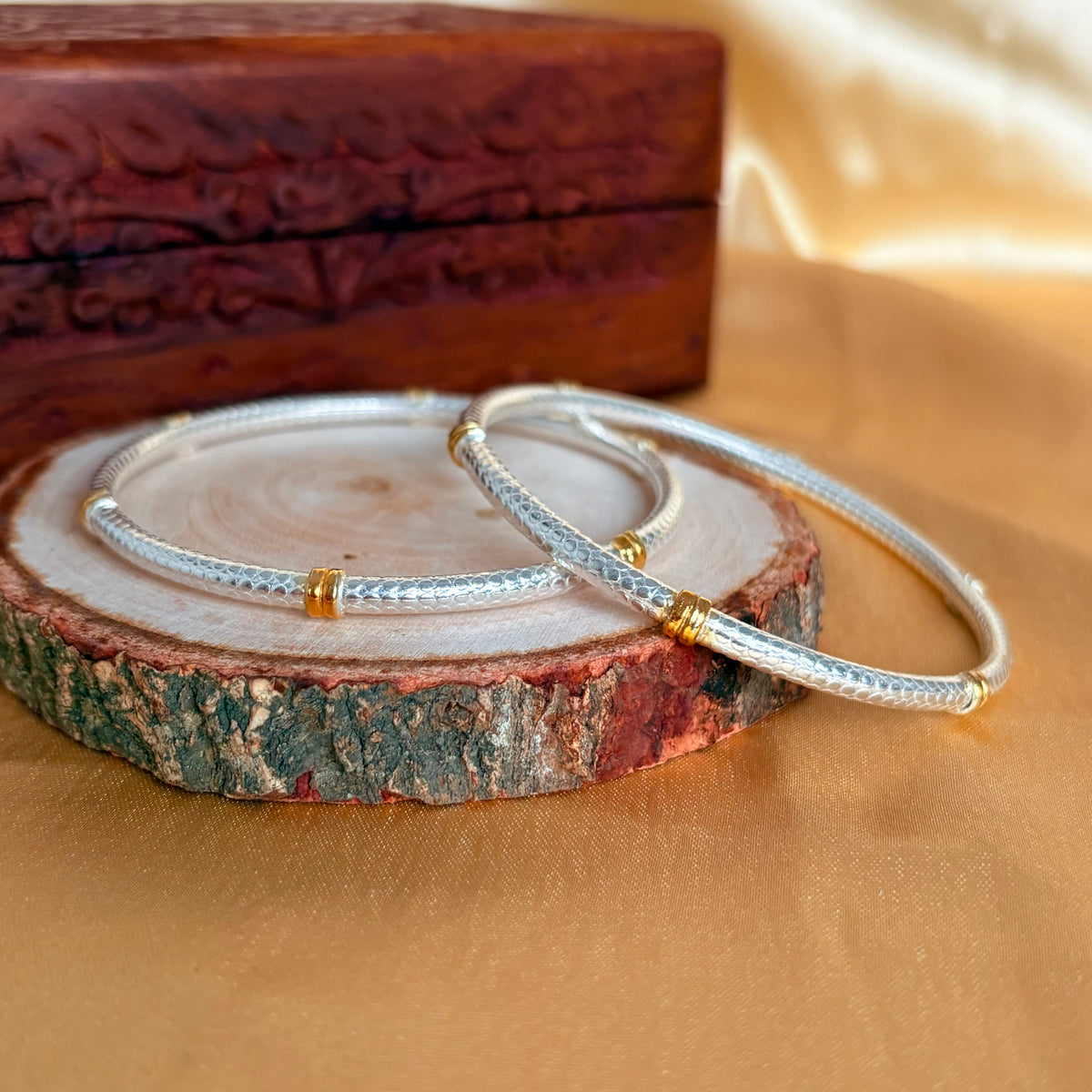 Bandhan Segmented Dual-Tone Silver Bangle