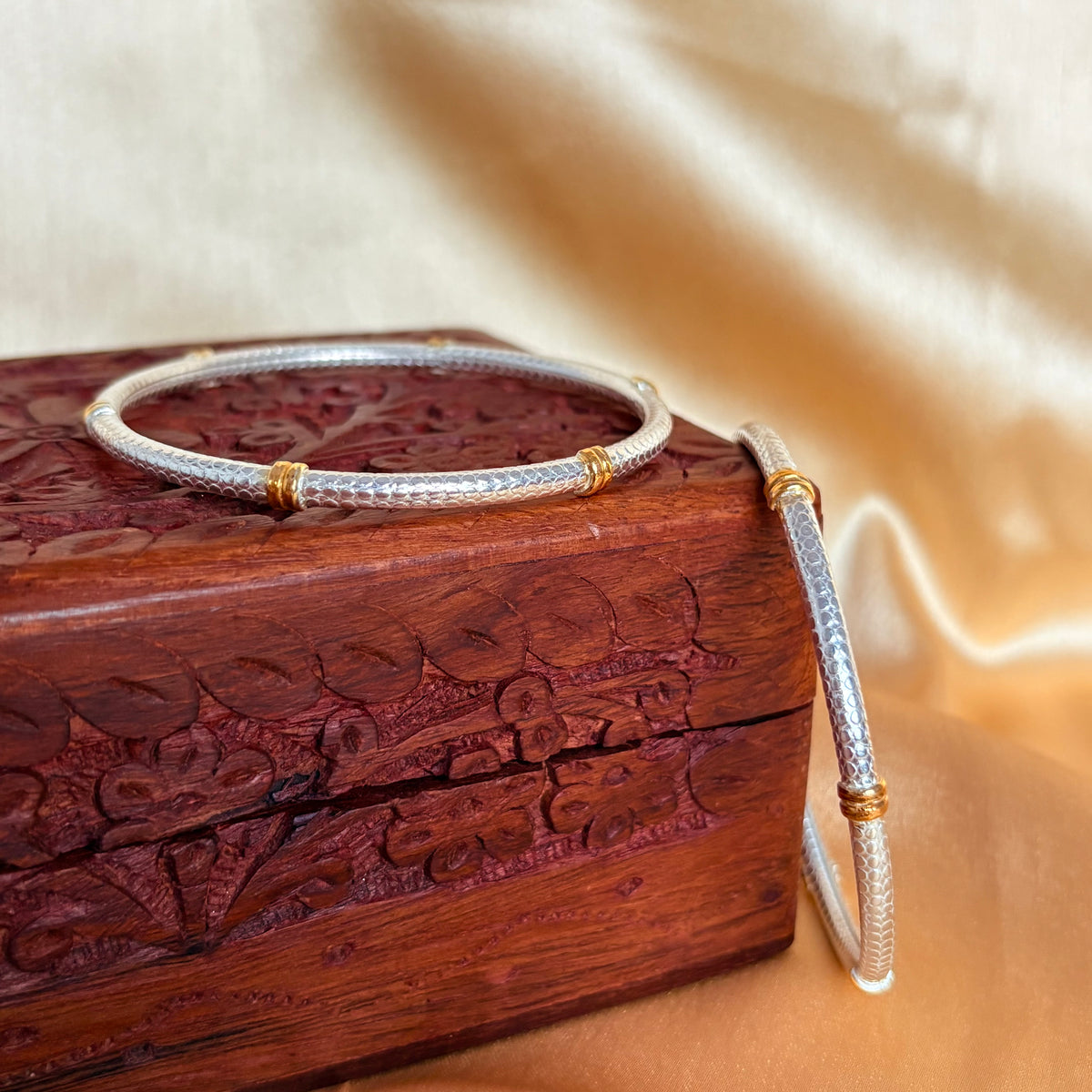 Bandhan Segmented Dual-Tone Silver Bangle