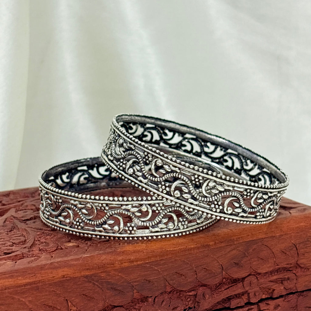 Paisley Heritage Plain Oxidized Silver Bangle