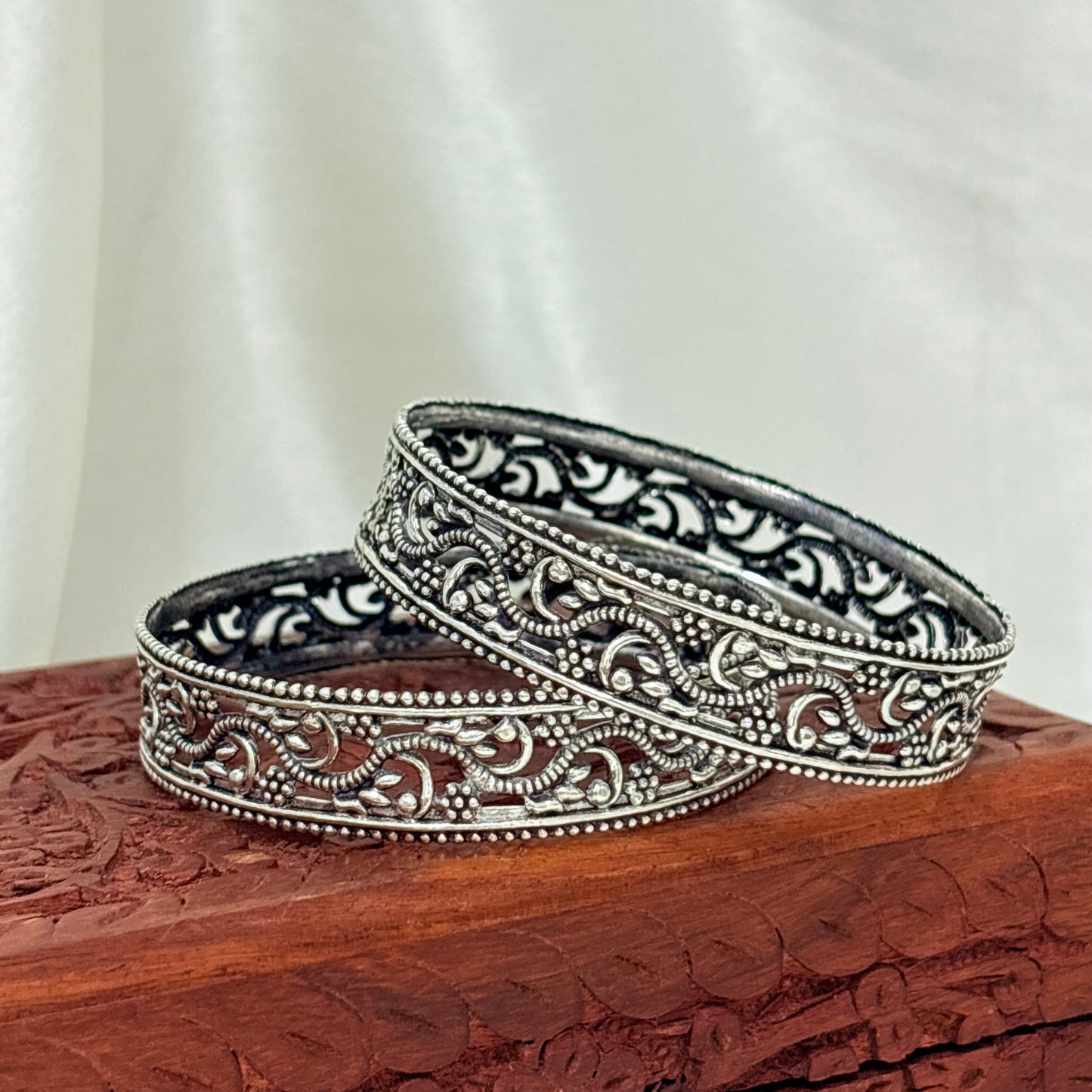 Paisley Heritage Plain Oxidized Silver Bangle