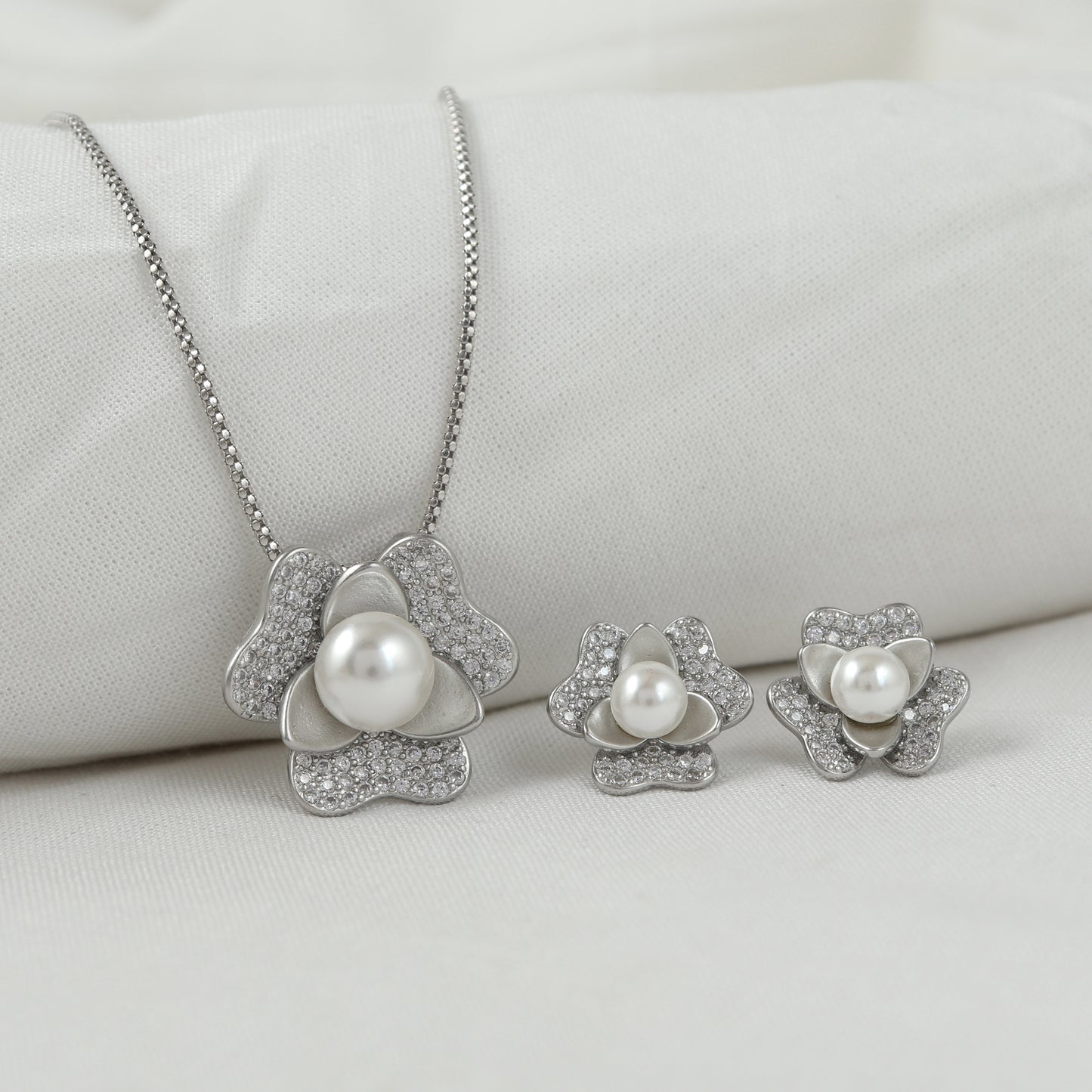 Pearl Blossom Silver Pendant Set