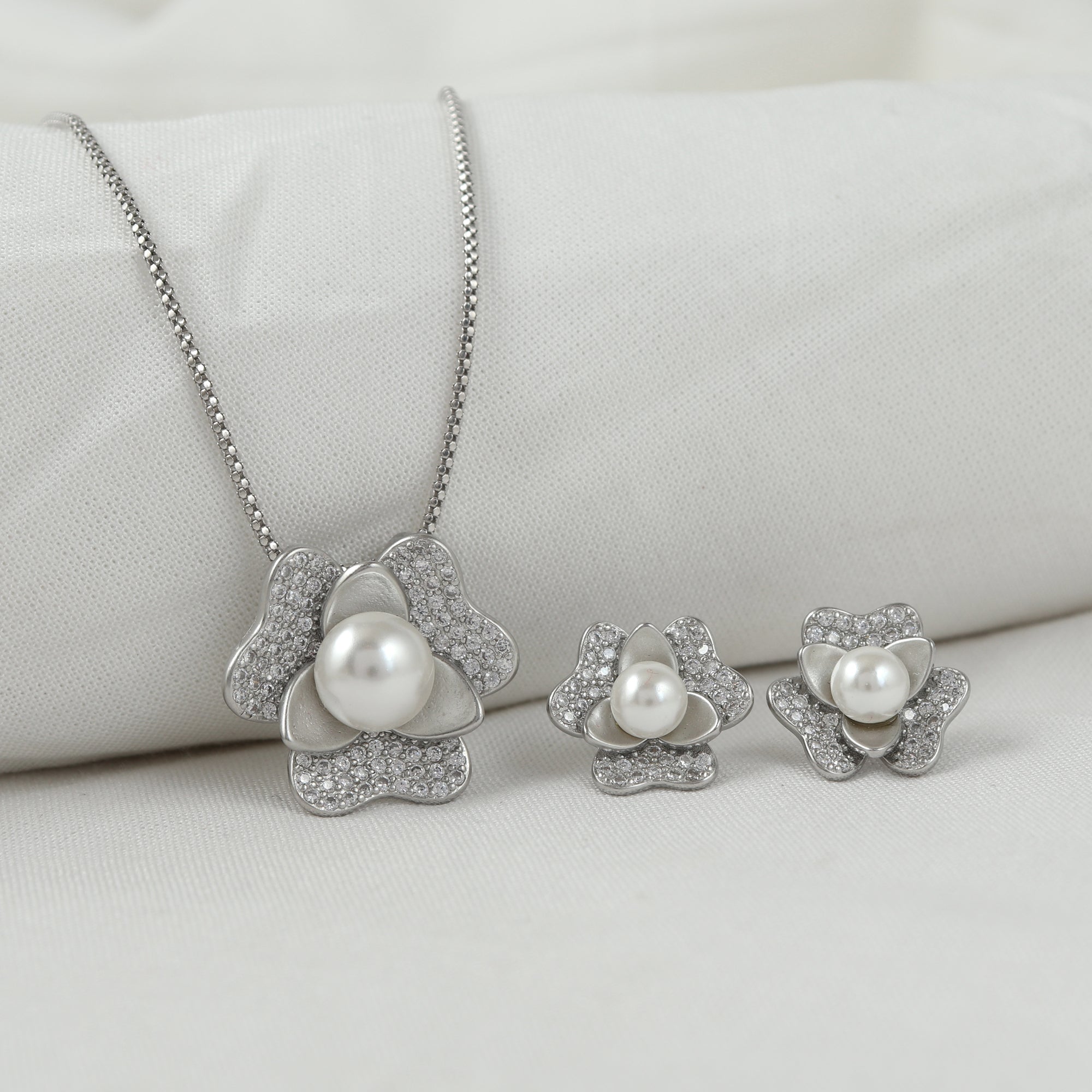 Pearl Blossom Silver Pendant Set