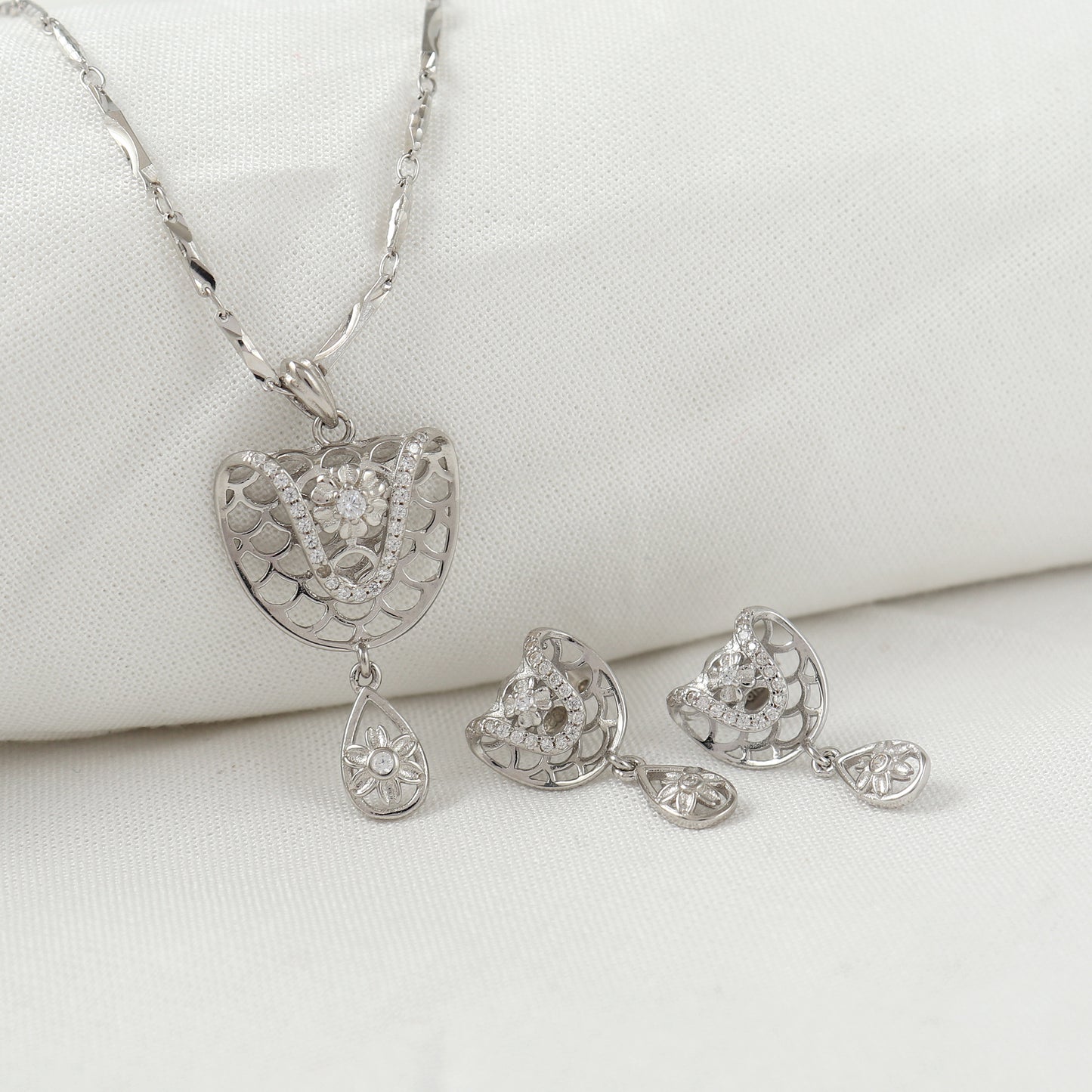 Silver Filigree Drop Pendant Set