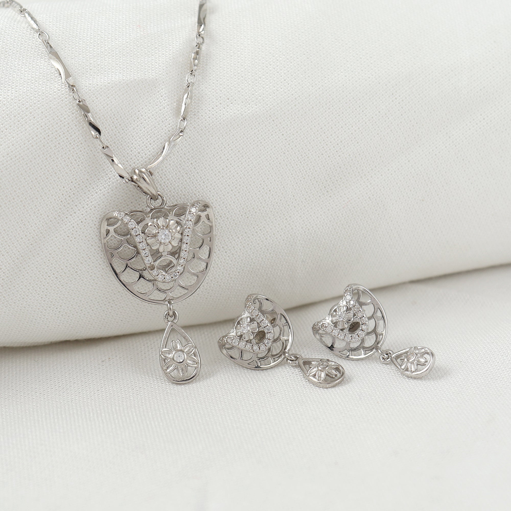 Silver Filigree Drop Pendant Set