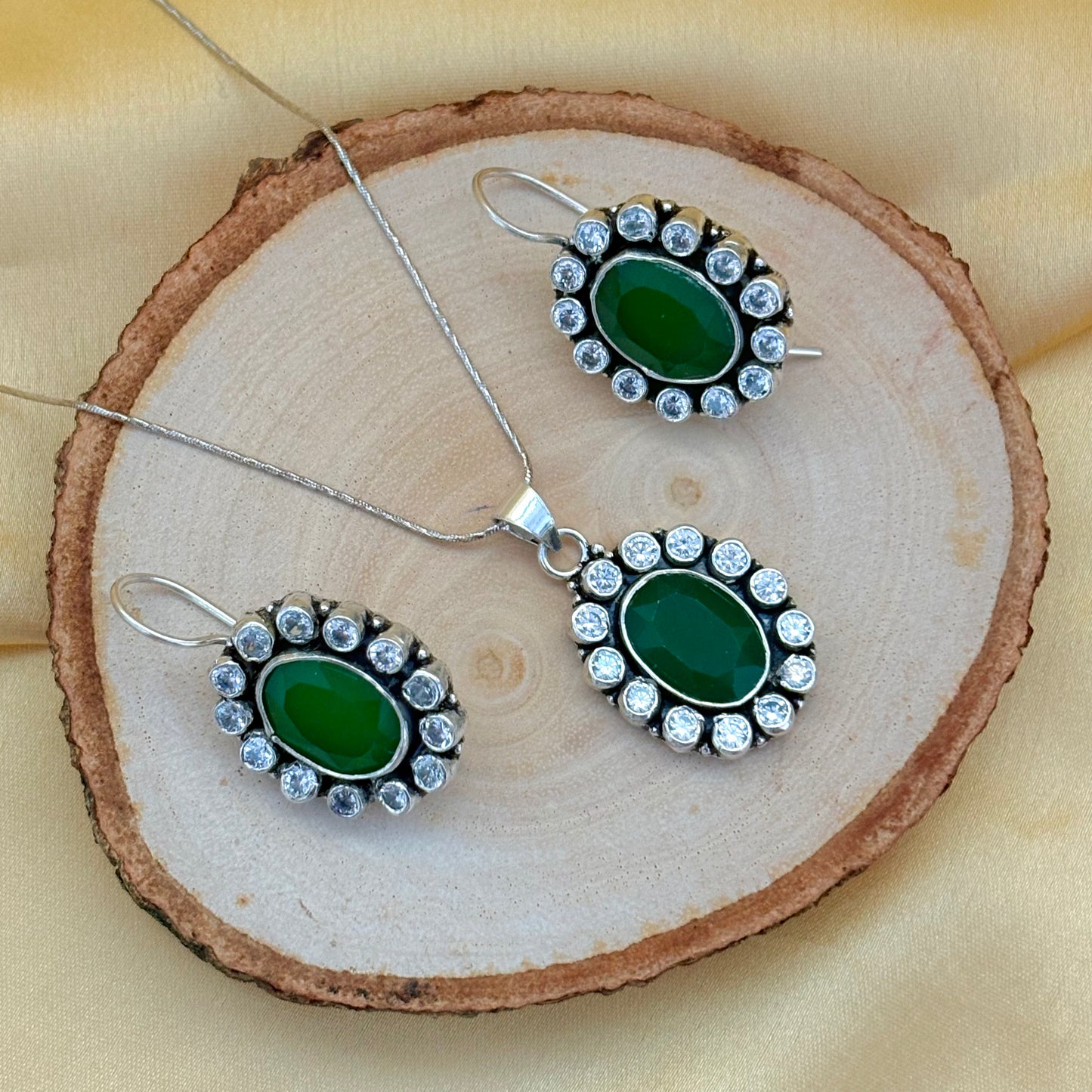 Silver Jadau Cockatil Pendant Earring Set