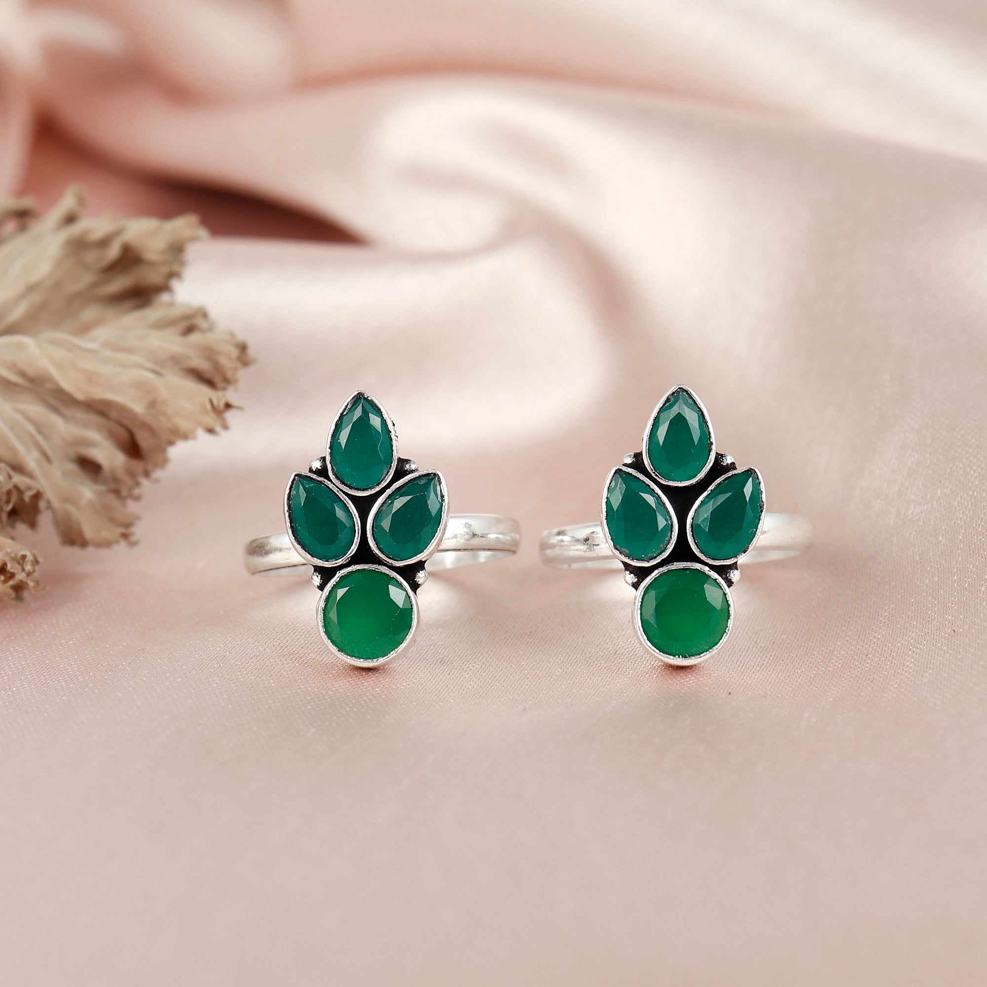 Big Petal Silver Toe Ring