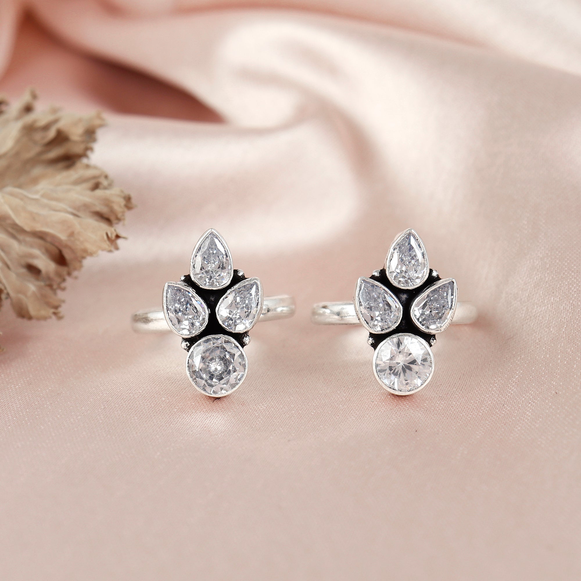 Big Petal Silver Toe Ring