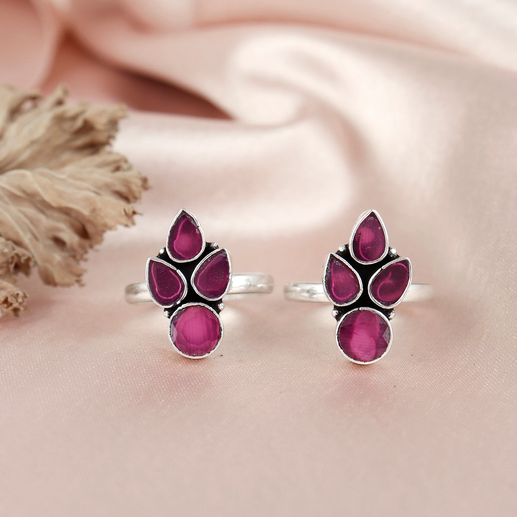 Big Petal Silver Toe Ring