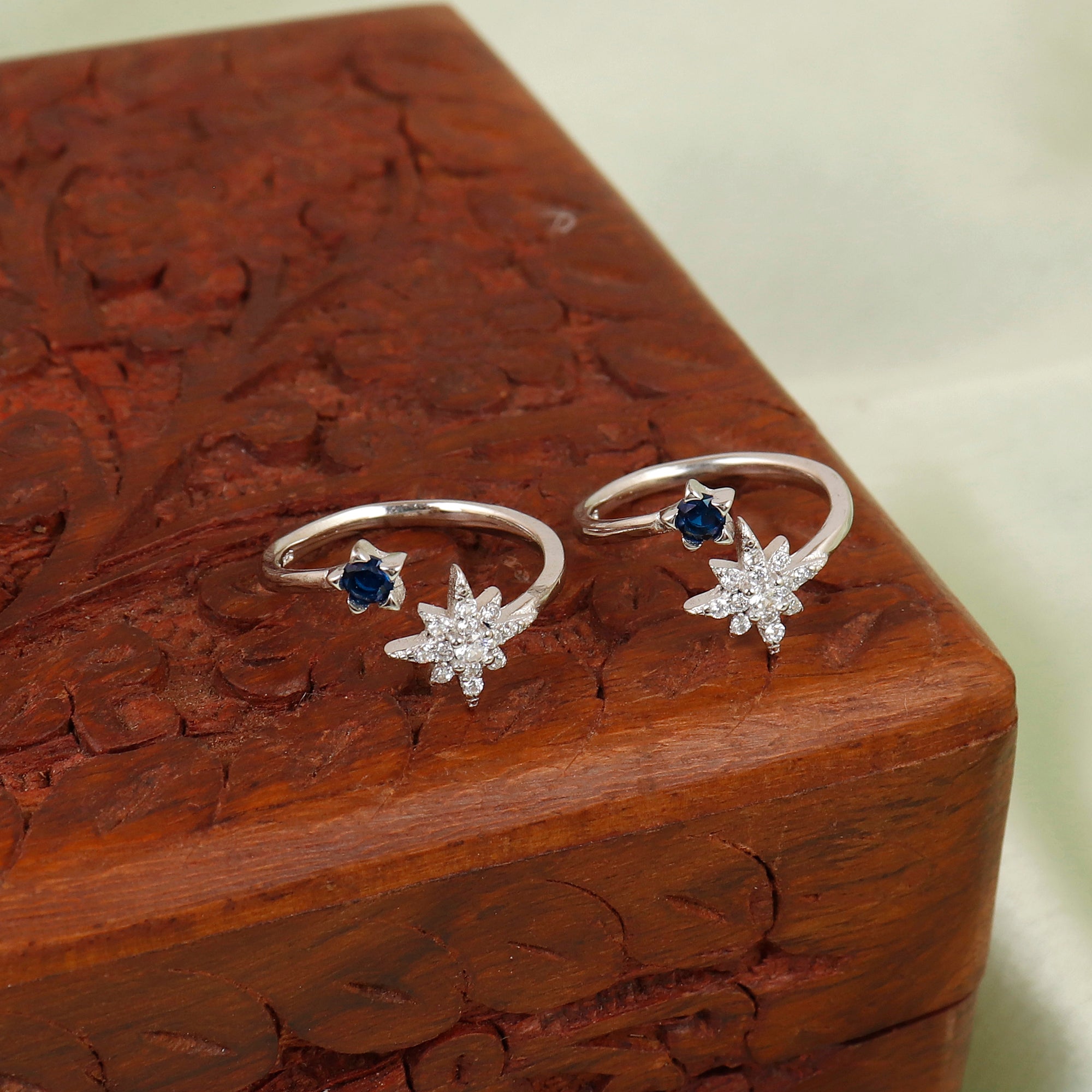 Shimmering Petals Silver Toerings