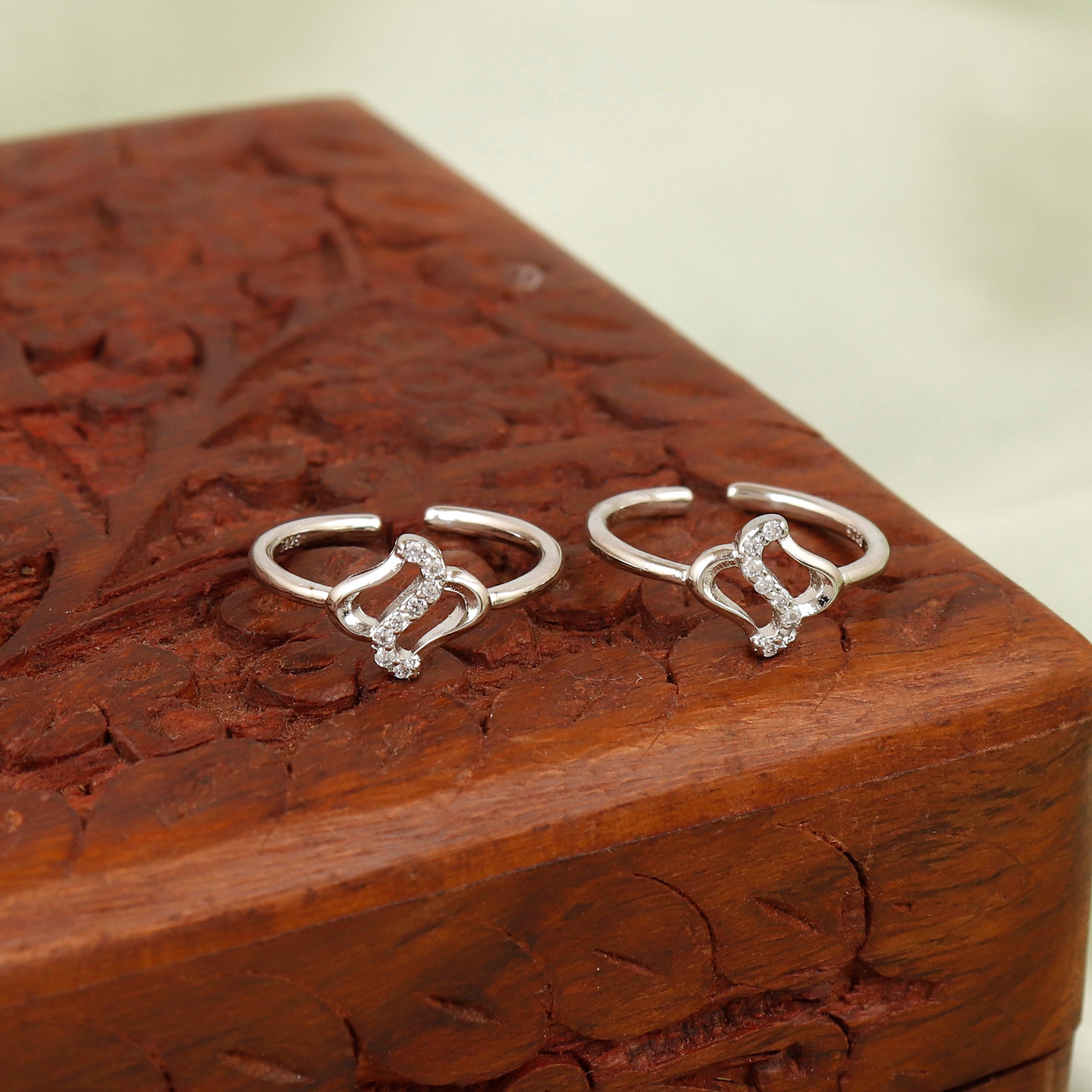 BareGlow Silver Toerings