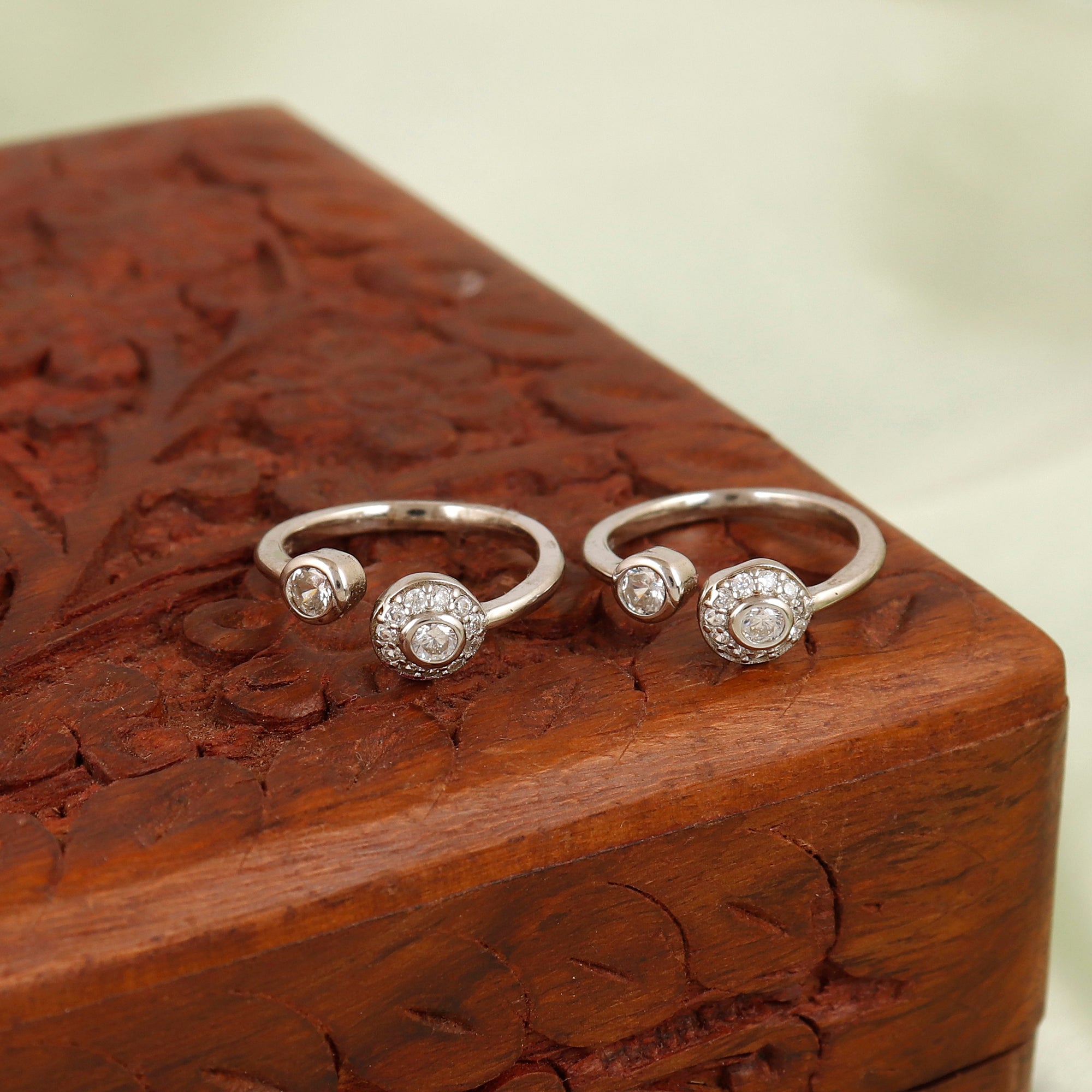 Azure Spark Silver Toerings