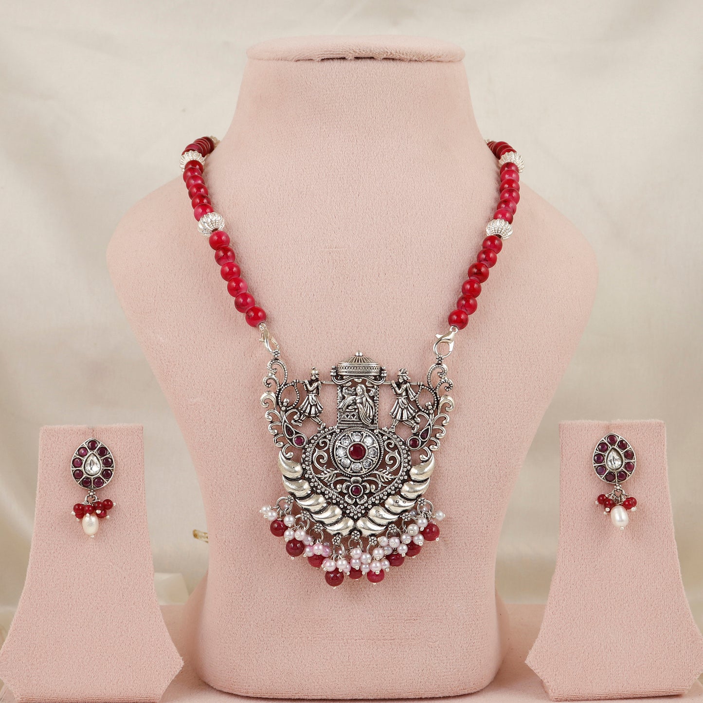 Manohari Doli Mesh Silver Necklace