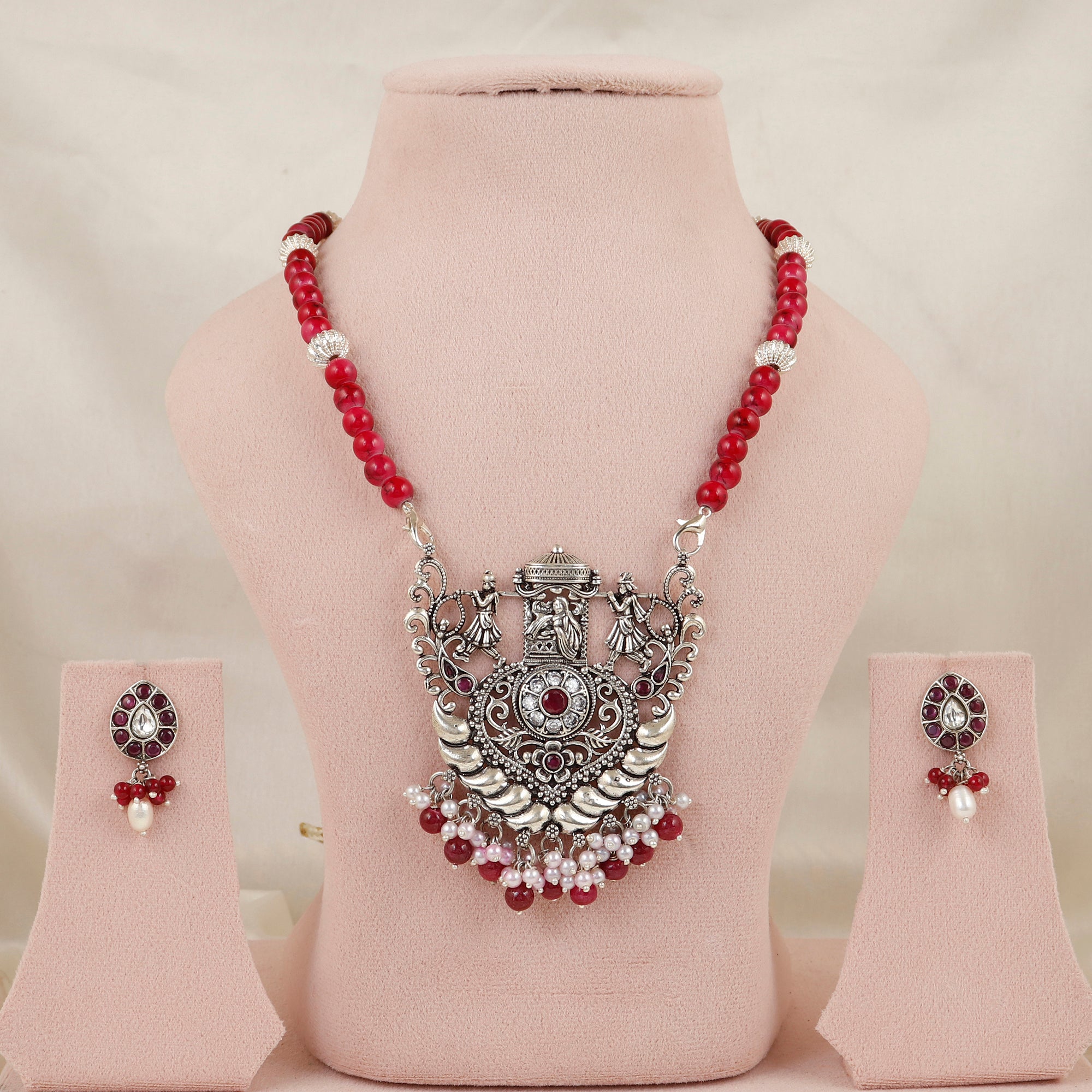 Manohari Doli Mesh Silver Necklace