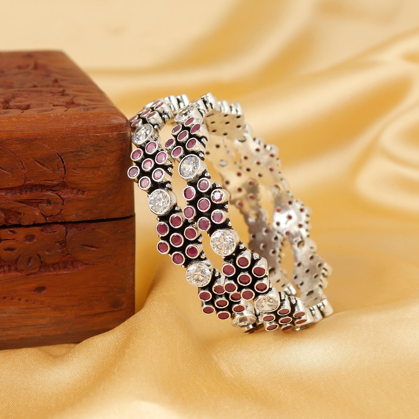 Round Stone Flower Single Bangle