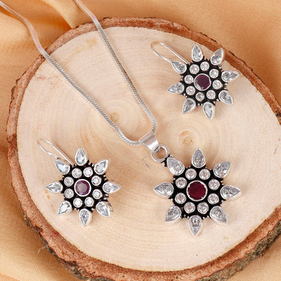 Dazzling Silver Floral Silver Necklace