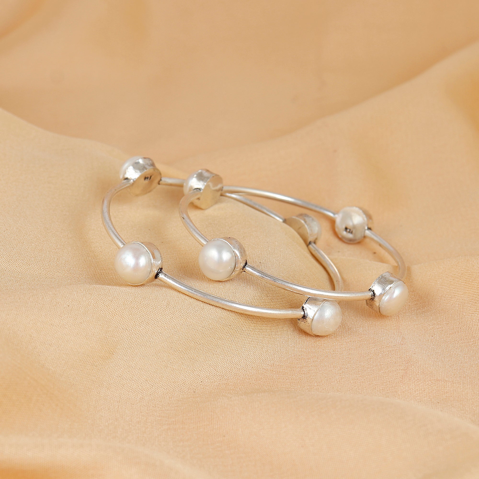 Moonlight Pearl Shine Silver Bangle