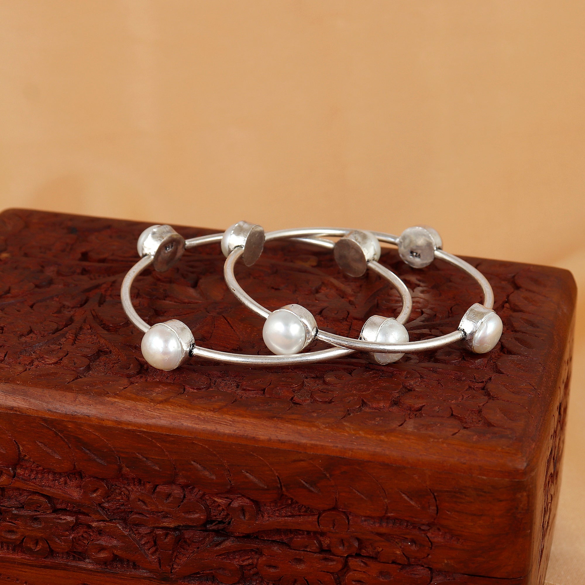 Moonlight Pearl Shine Silver Bangle