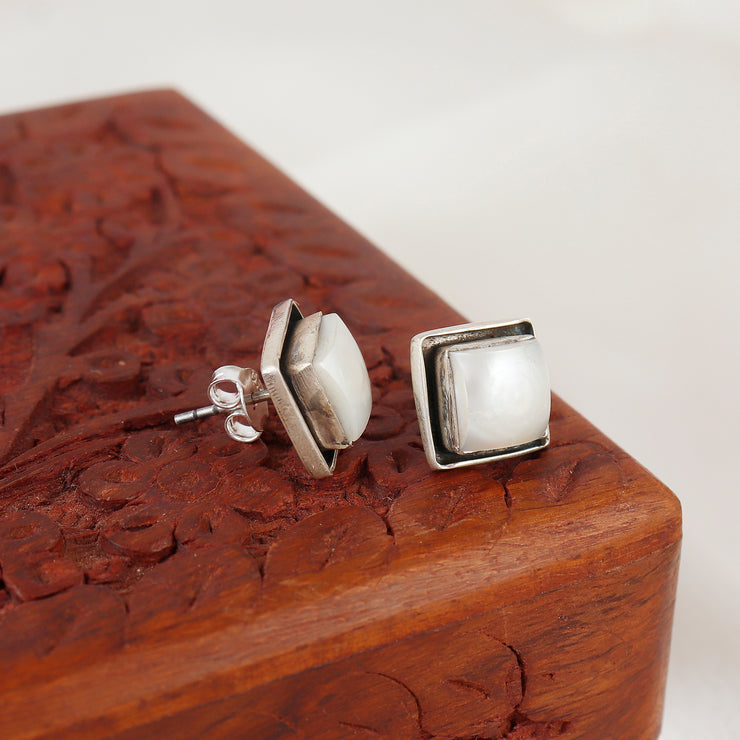 Ocean Pearl Glow Silver Earring