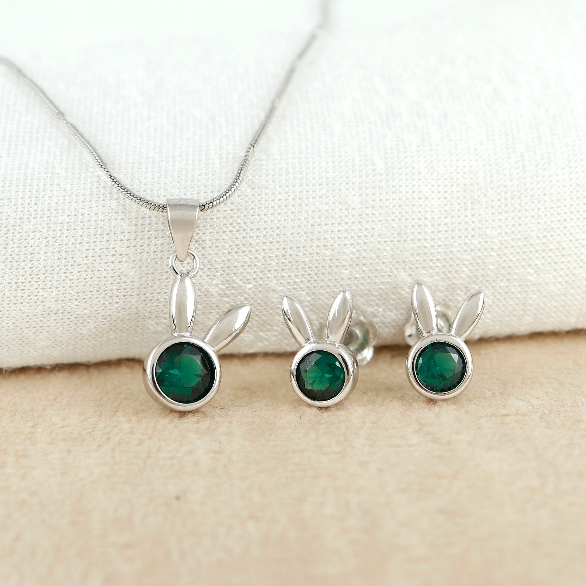 Bunny Emerald Silver Charm Pendant Set
