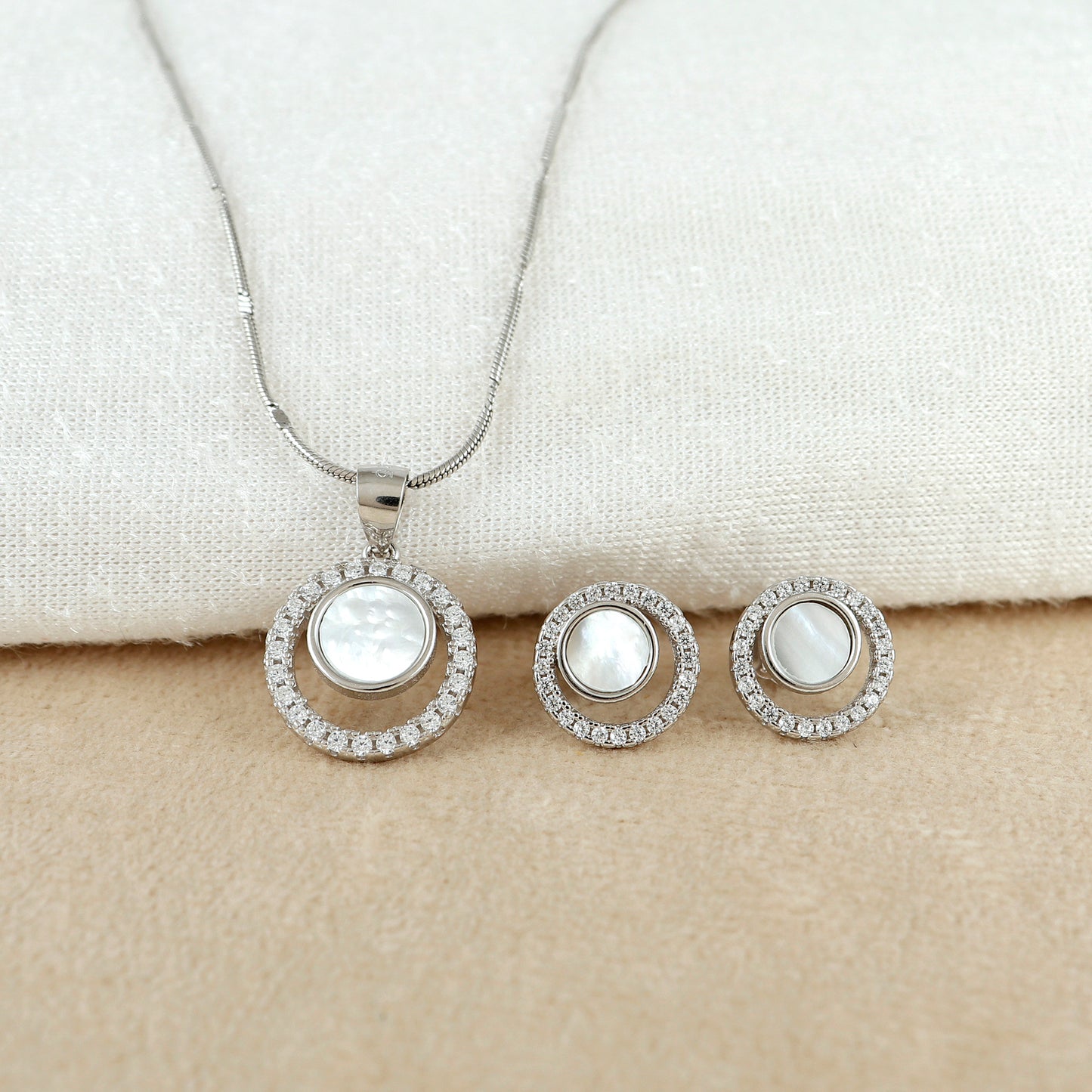 Silver Halo Pearl Pendant Set