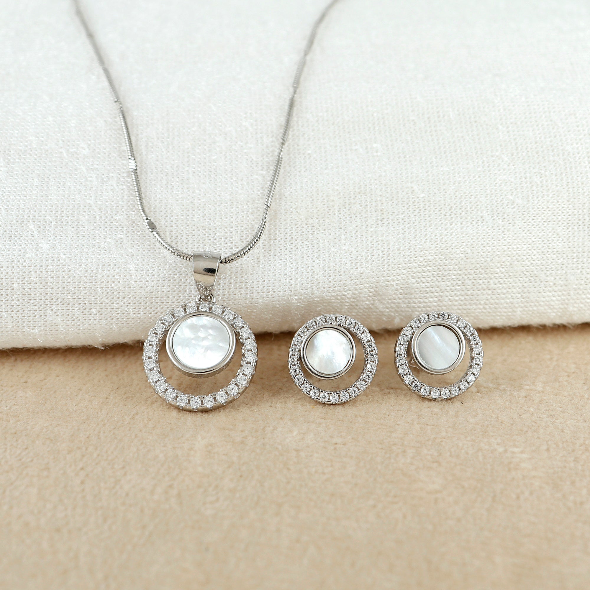Silver Halo Pearl Pendant Set