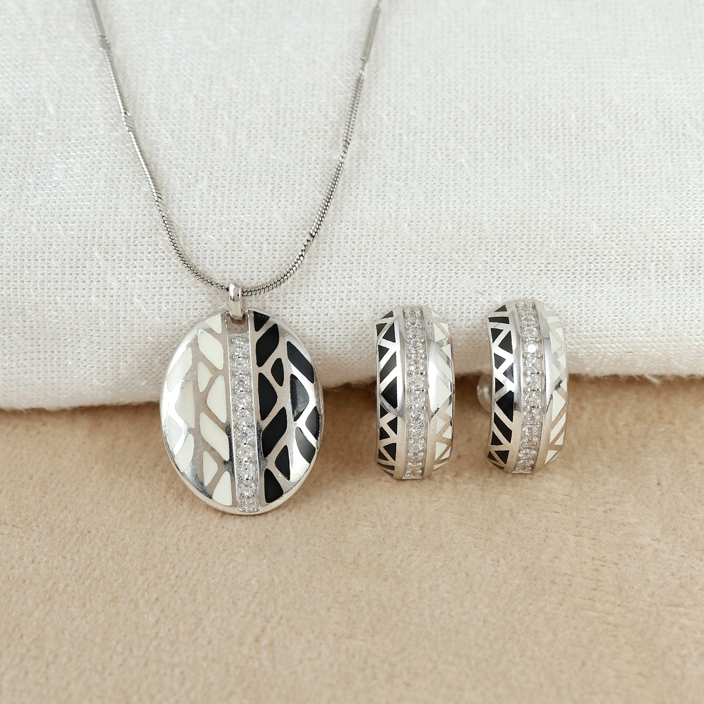 Black & White Silver Korean Pendant Set