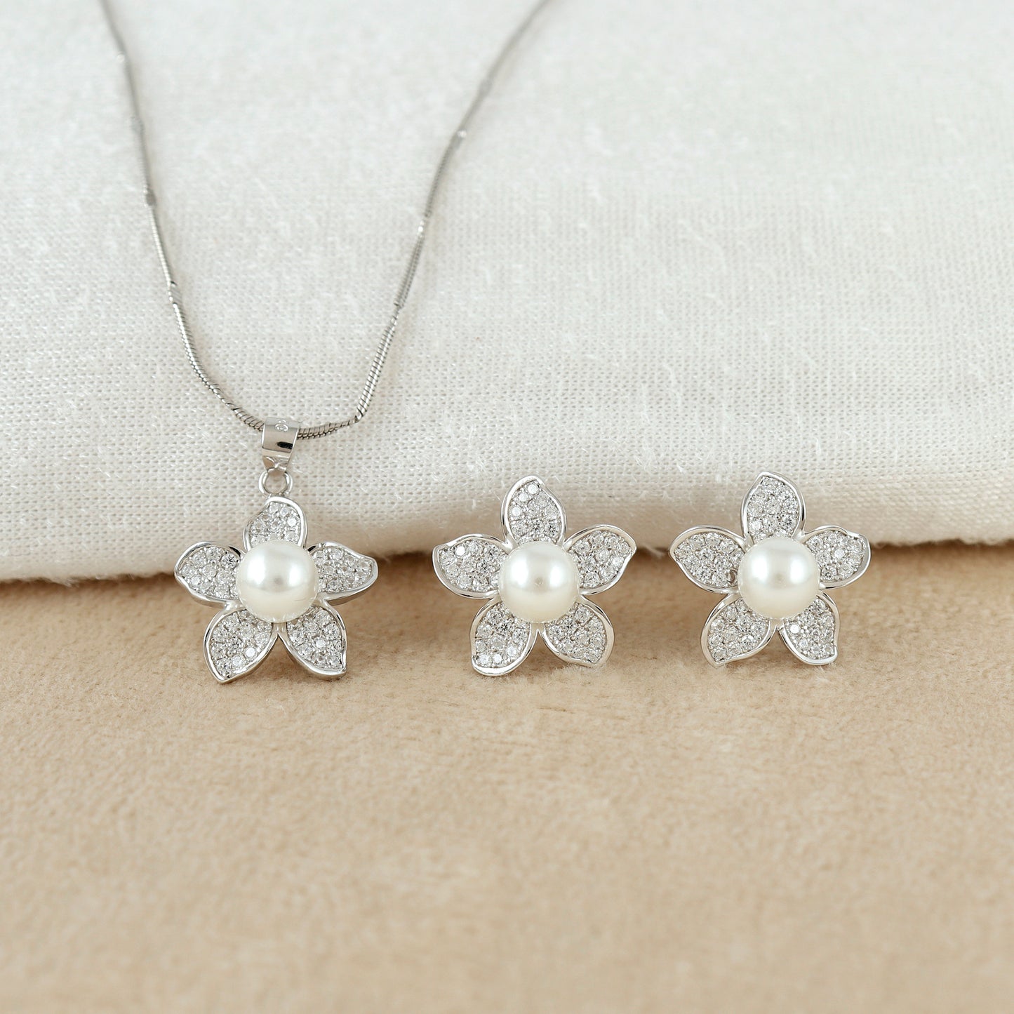 Star Pearl Minimal Silver Pendant Set