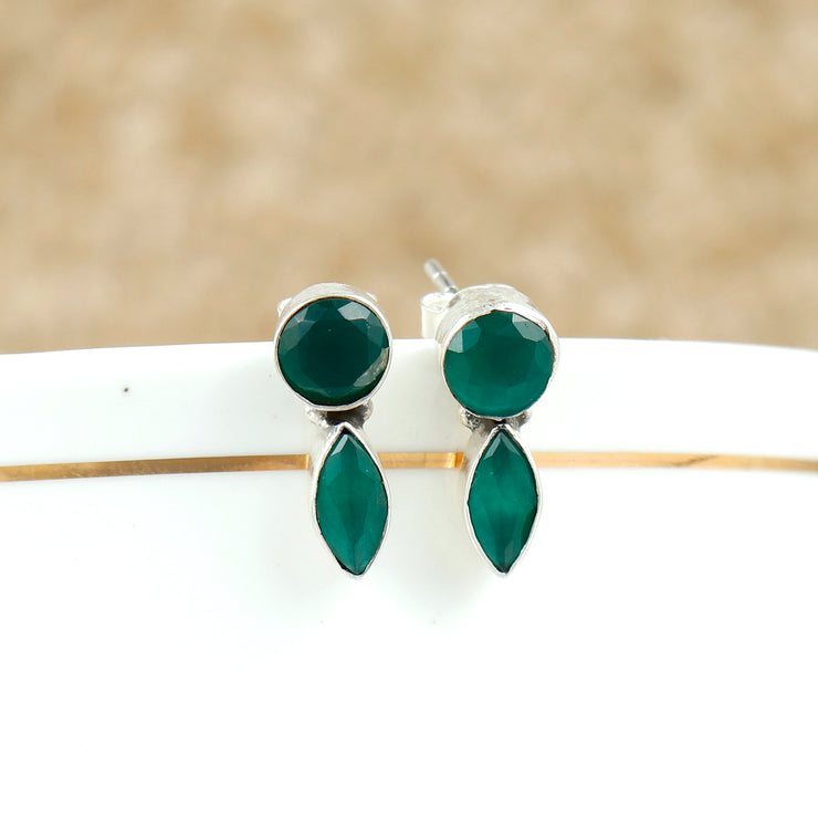 Round emerald stud earring