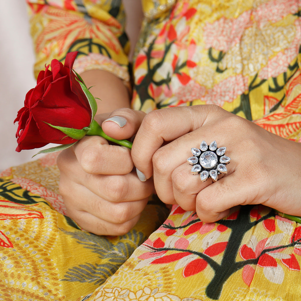 Flower Cut Stone Sliver Ring