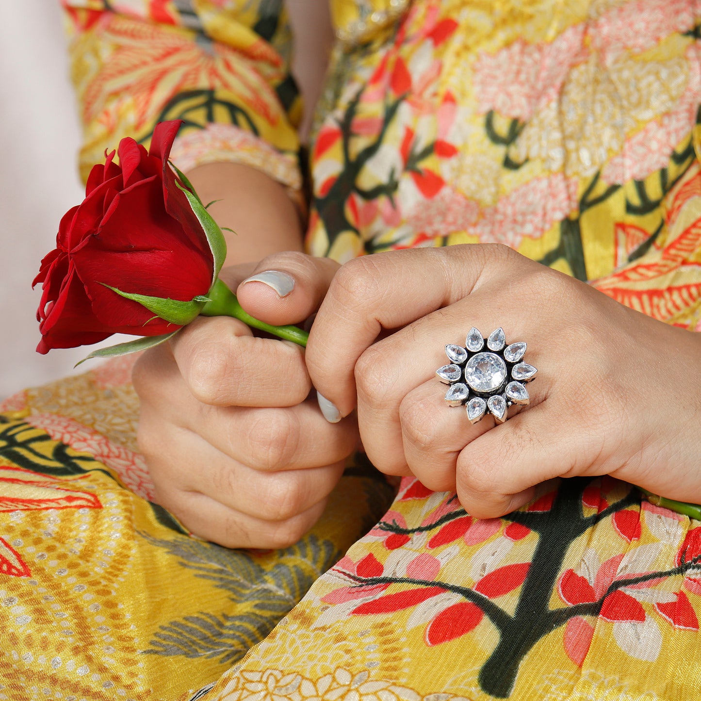 Flower Cut Stone Sliver Ring