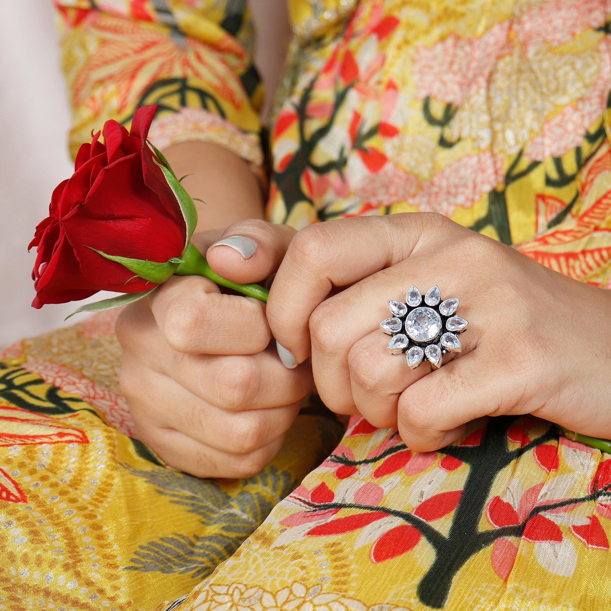 Flower Cut Stone Sliver Ring